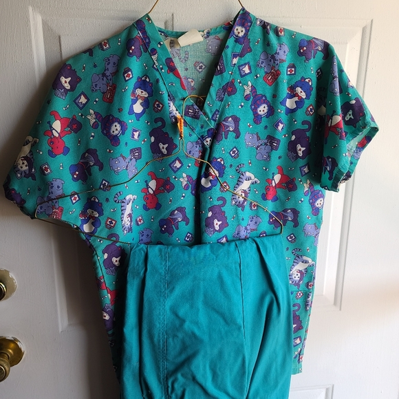 Scrub sets bundle 4 sets plus top & labcoat - Picture 8 of 8